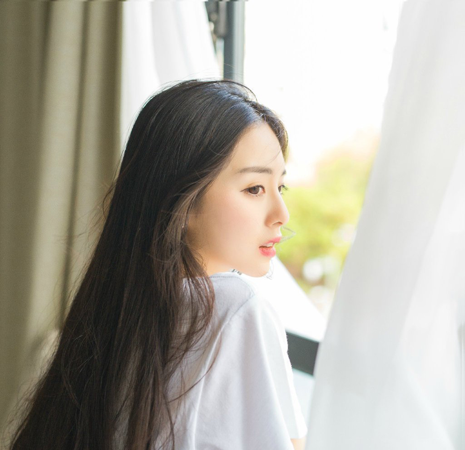 青春，就是要疯狂的奔跑，然后华丽的跌倒。奔跑，就是走出自己的小世界，走向外边的大世界，不怕折腾，勇于传递自己的正能量。跌倒，就是有屡败屡战的勇气，和一分青春永恒的冲动，青春，需要我们大步的奔跑。